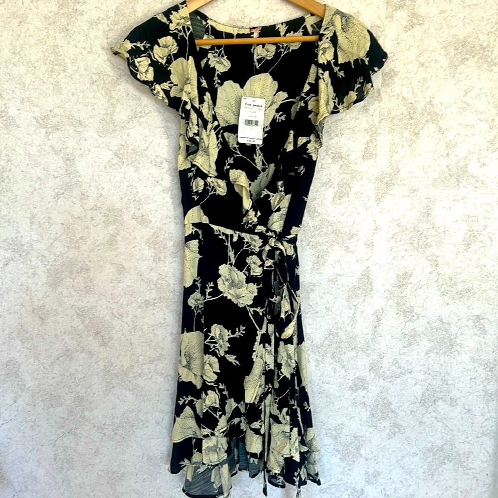 Free People‎ Ruffle Floral Wrap Dress